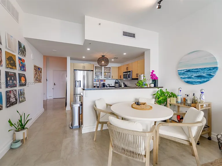 725 NE 22nd St #8D — Photo 8