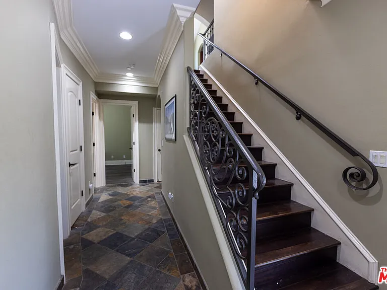 1912 Vanderbilt Ln #C — Photo 24