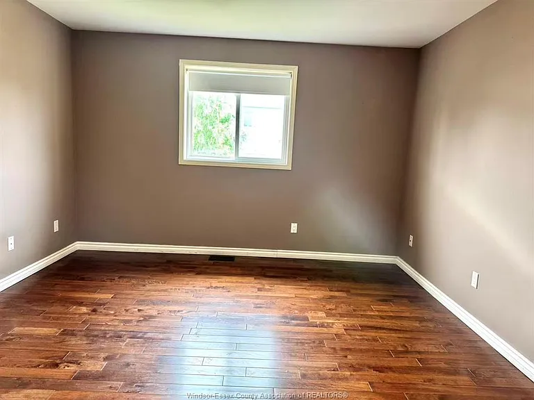 1011 Silverdale Dr — Photo 14