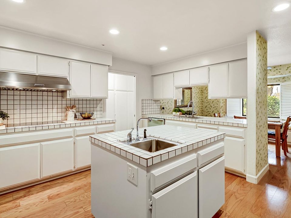 1st image of 2812 Lacy Ln