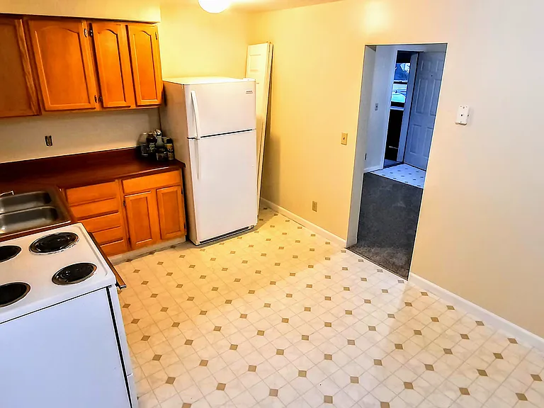 16 Cedar St #18 — Photo 3