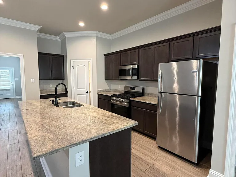 404 Sparrowhawk St — Photo 18