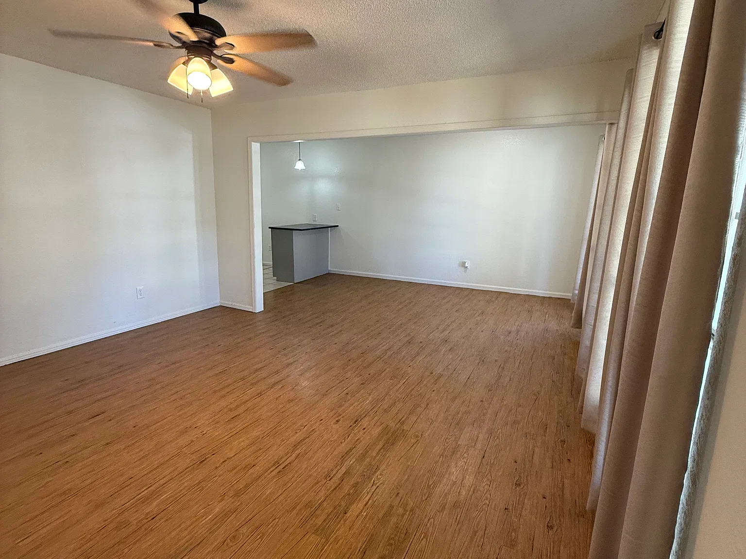 3 bed, 1.5 bath, 1073 sqft, $1,200 — Photo 3