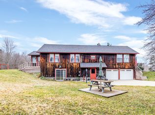 7507 Ledgewood Dr, Fenton, MI 48430