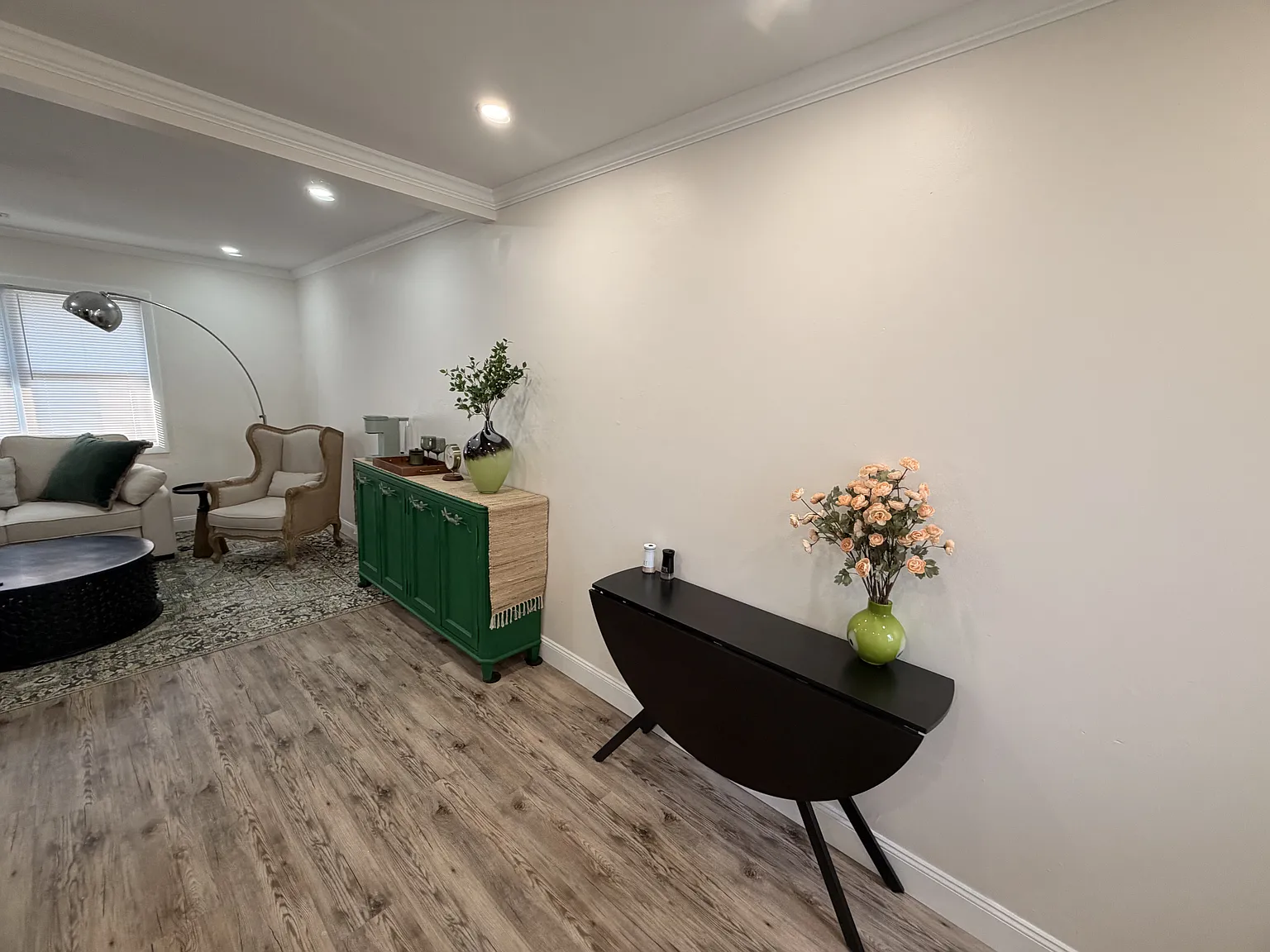 2 bed, 800 sqft, $3,195 — Photo 2