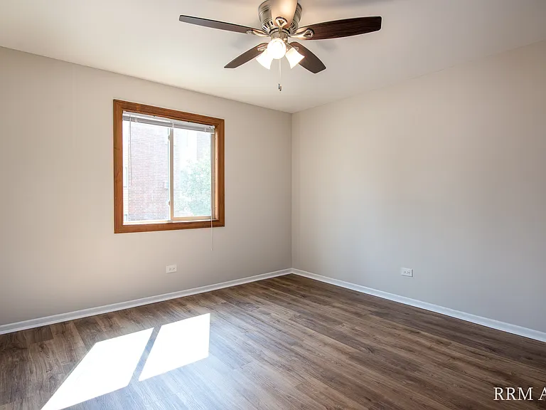 Pioneer Court Apartments — Photo 4