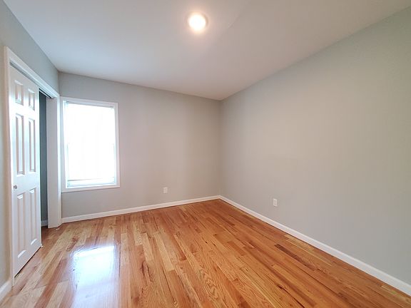 4th image of 176 Mallory Ave #3E