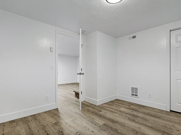 2319 Iowa Ave #B — Photo 15