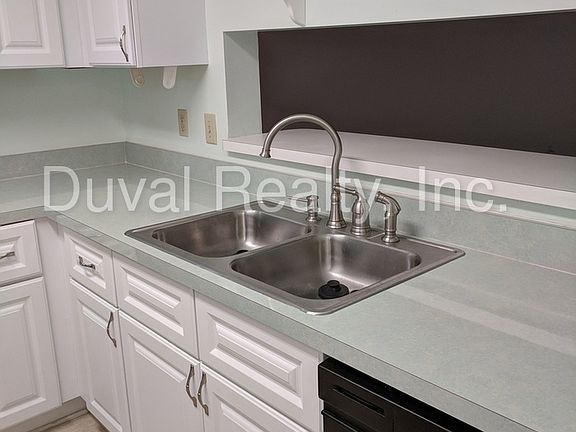 3rd image of 5563 Greatpine Ln S