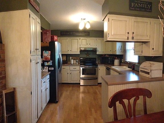 2nd image of 1401 Butternut Dr