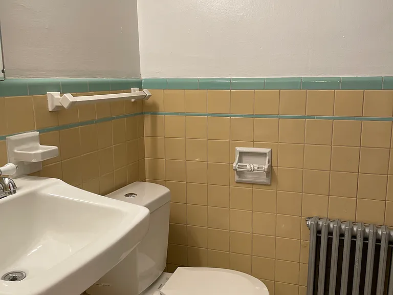 1375 N Pearl St #8 — Photo 12