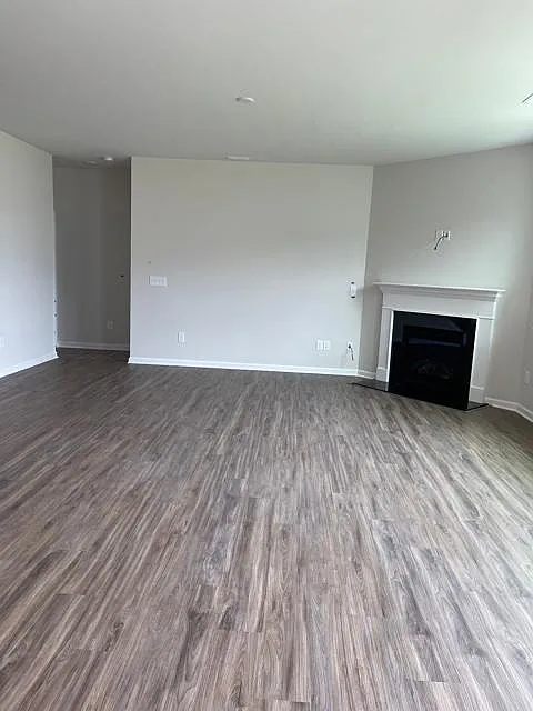 5 bed, 4.5 bath, 3300 sqft, $3,600 — Photo 3