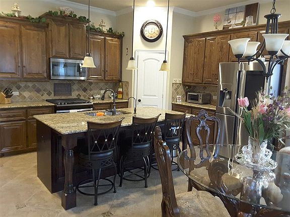 3rd image of 1562 Trowbridge Cir