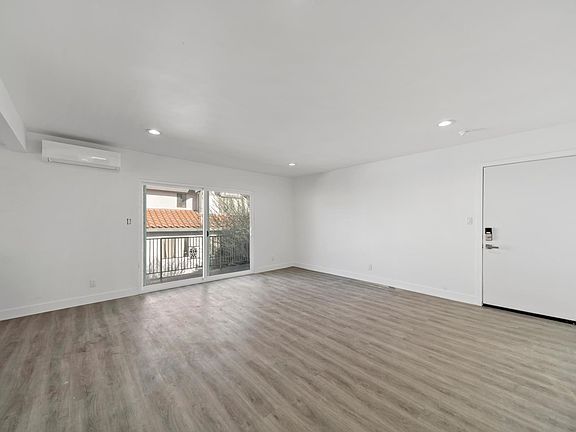 4th image of 209 N Bushnell Ave #F