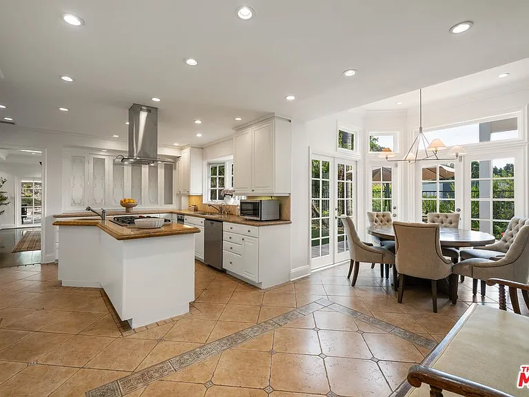 9023 Alto Cedro Dr — Photo 33