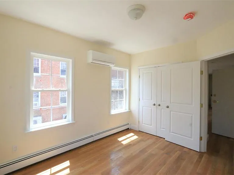 220 Massachusetts Ave — Photo 10