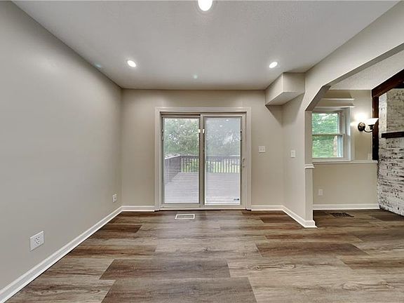 4th image of 4135 N 109th Ter