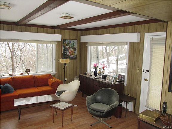 5th image of 44 Summit Dr