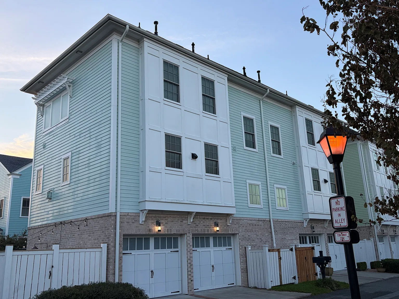 2 bed, 2.5 bath, 1600 sqft, $3,800 — Photo 2