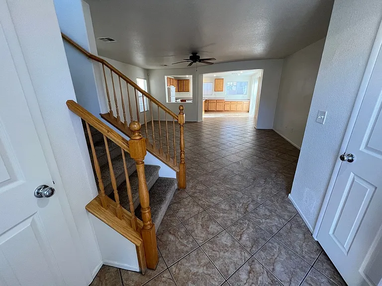 718 Thornford St — Photo 3
