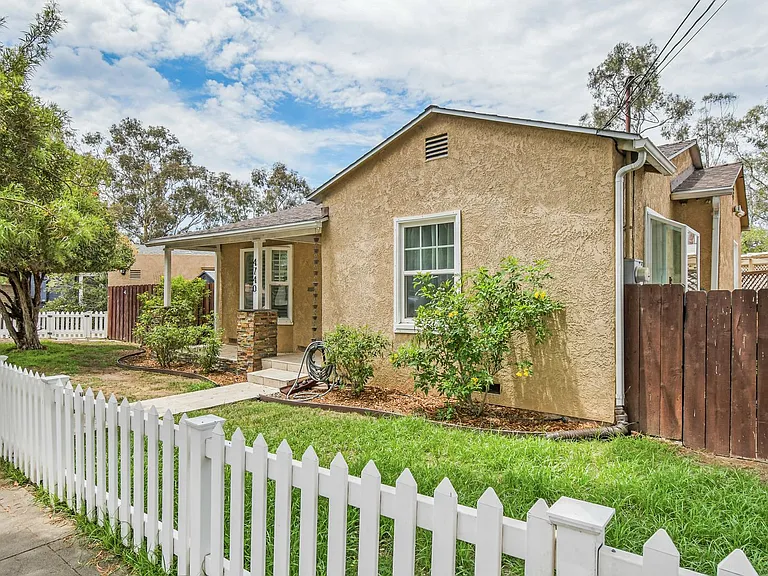 4740 W Mountain View Dr — Photo 2