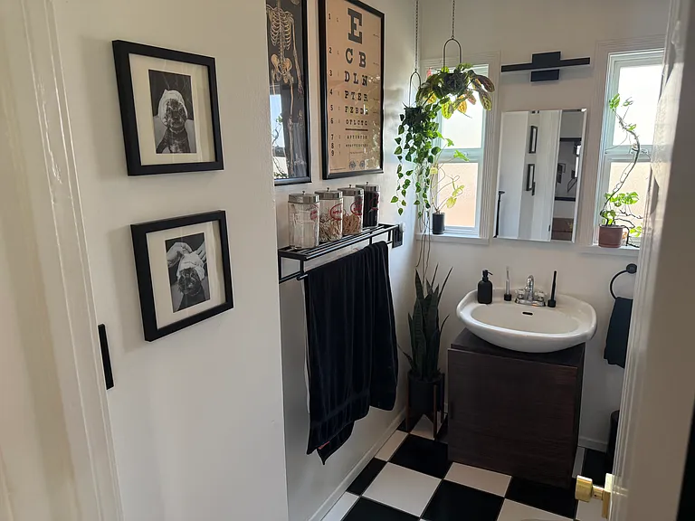 748 N Doan Dr — Photo 25