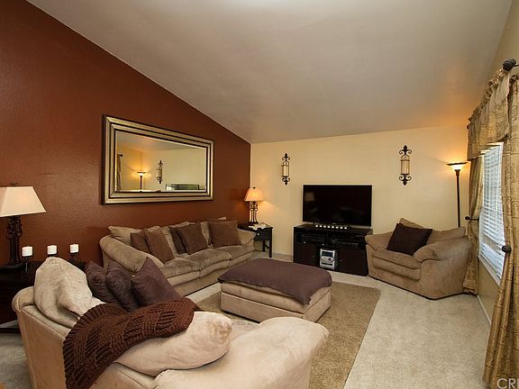 4th image of 27629 Ennismore Ave