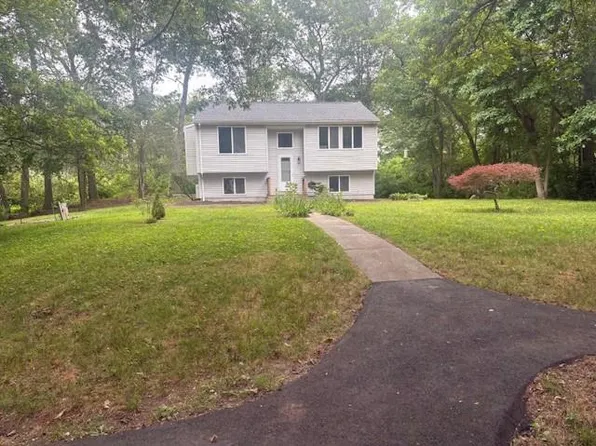 6 Quiet Oak Dr, Hopkinton, RI 02833