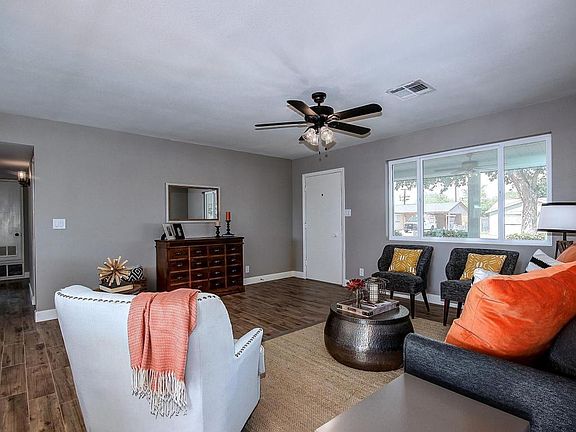 3rd image of 2612 N Papago Dr