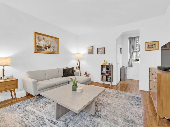 26 Bedford St APT 2-B, New York, NY 10014