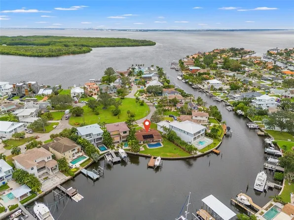 1918 Arrowhead Dr NE, Saint Petersburg, FL 33703