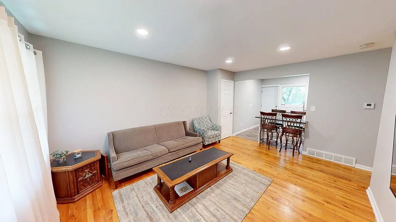 3 bed, 2.5 bath, 1709 sqft, $2,350 — Photo 3