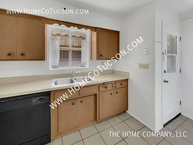 3238 E Hawthorne St — Photo 17