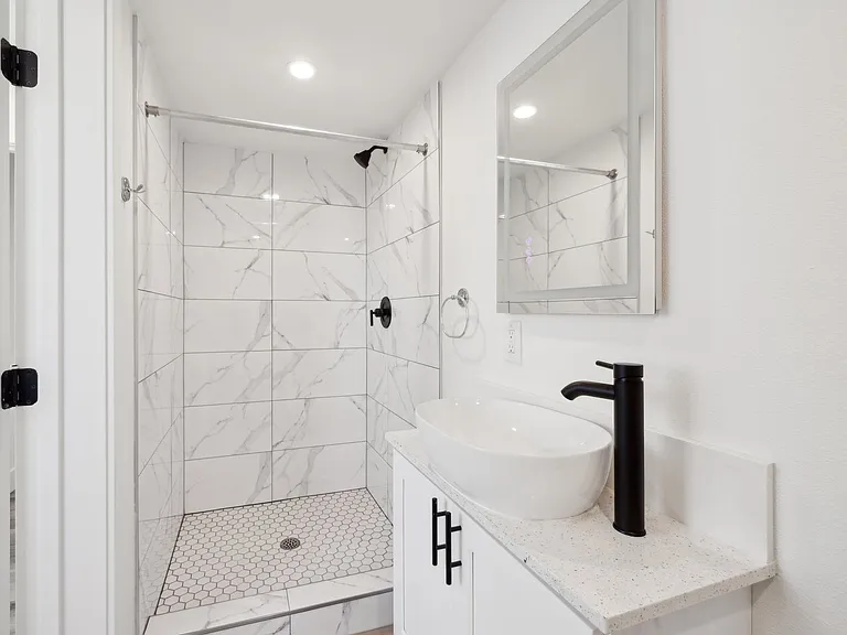 Leo P 3111 Walton Ave — Photo 14