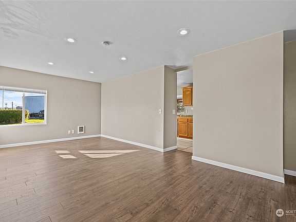 3rd image of 610 30th Street