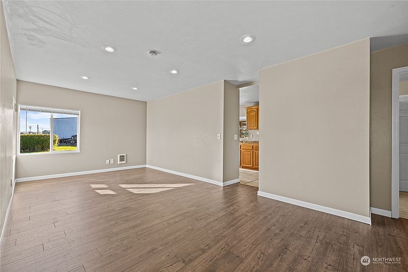3rd image of 610 30th Street