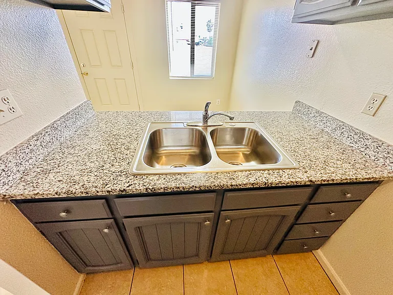 10032 N 15th St #2 — Photo 7