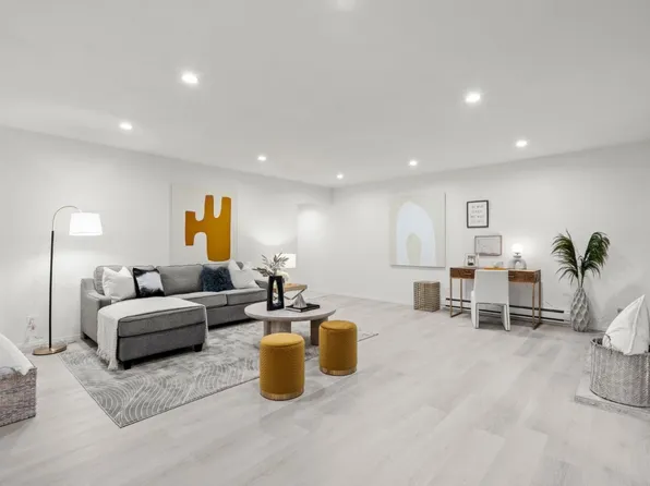 500 W Middlefield Rd APT 101, Mountain View, CA 94043