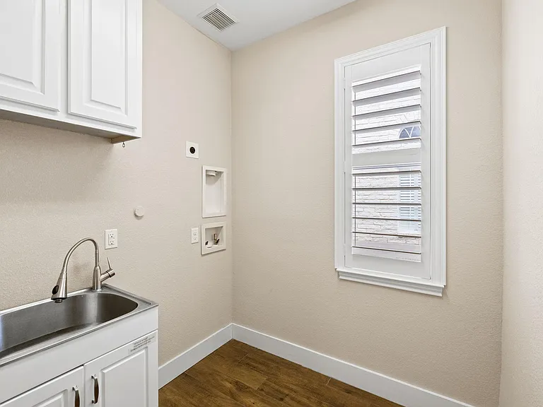 8112 Cobblestone — Photo 16