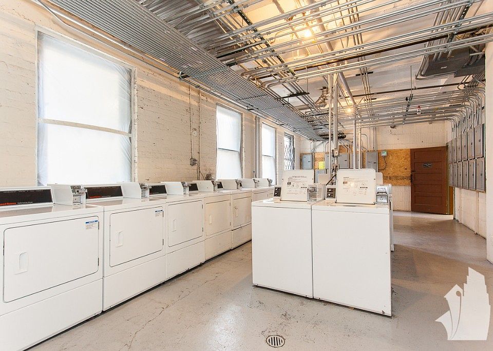 2nd image of 535 W Arlington Pl