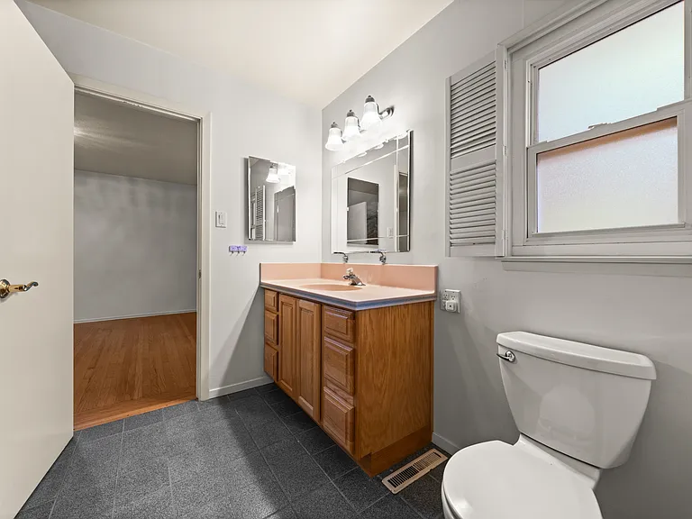 401 Moseley Rd — Photo 3