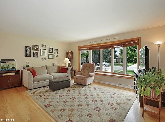 3rd image of 5049 N Olympia Ave