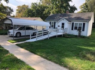 707 N 4th St, Elsberry, MO 63343
