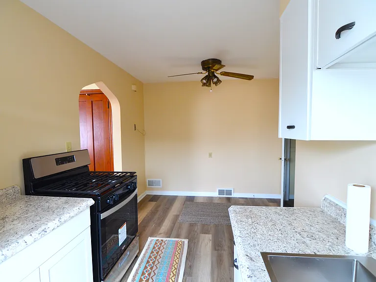 221 Bank Ave #4 — Photo 6