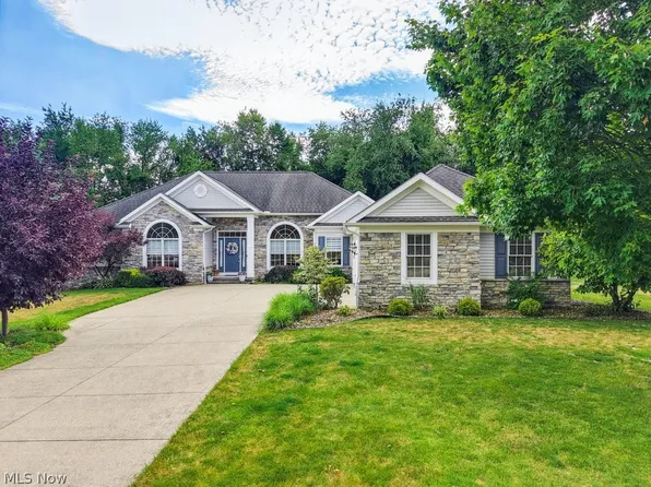 2211 Meadowsweet Ln, Streetsboro, OH 44241