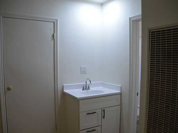 5th image of 1835 Purdue Ave #8A