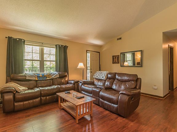 5th image of 7600 Foxglen Blvd