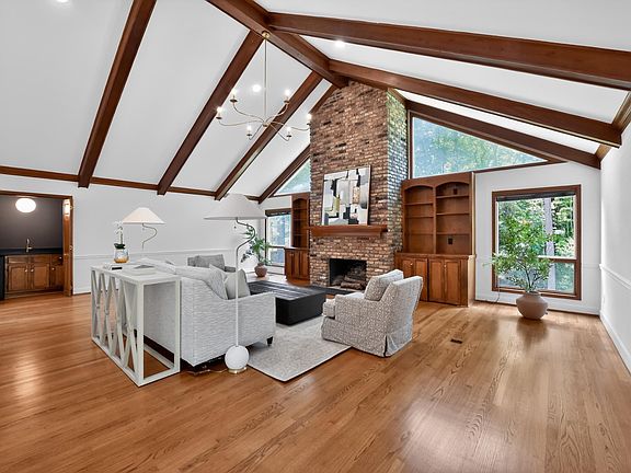 5th image of 528 Northshore Dr