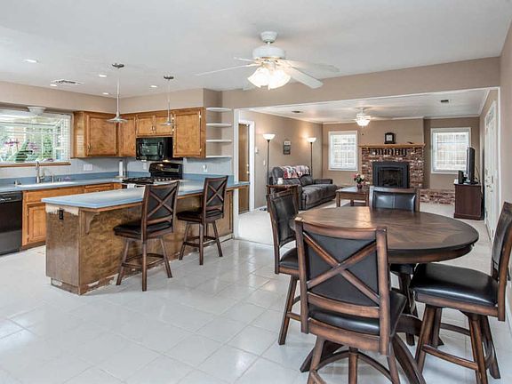 4th image of 2352 Tammy Ln