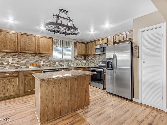 4th image of 1521 N SAGUARO Drive
